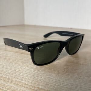 Ray-Ban New Wayfarer RB2132 901L Sunglasses READ Polished Black 55-18-145
